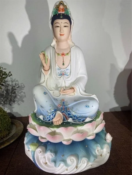 Tượng Phật Bà đế sóng 35 cm áo lam nhạt